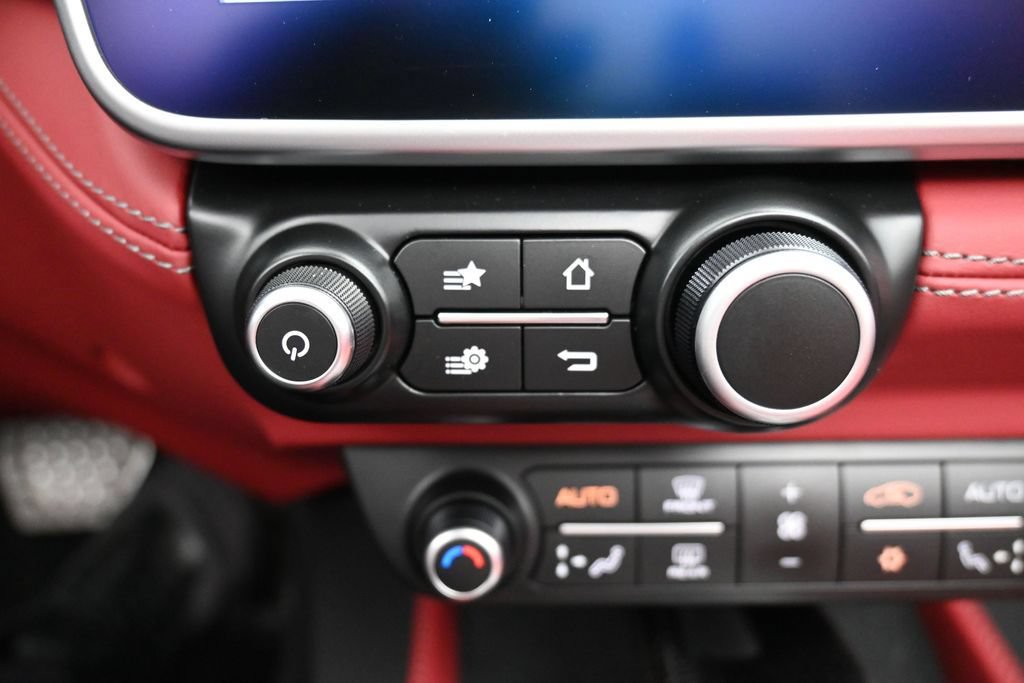 Used 2020 Ferrari Portofino RWD image 23