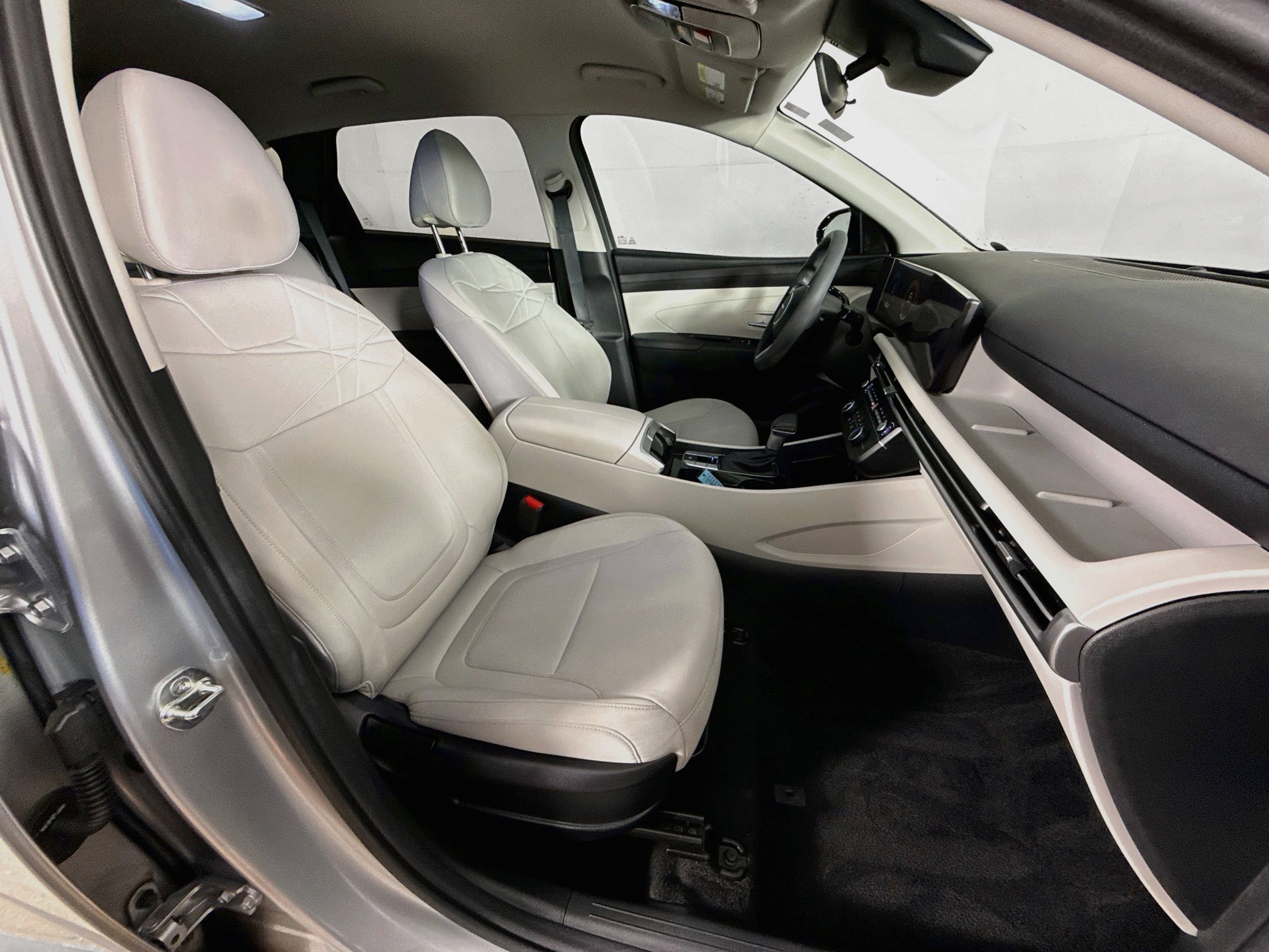 Used 2025 Hyundai Tucson SE FWD image 33
