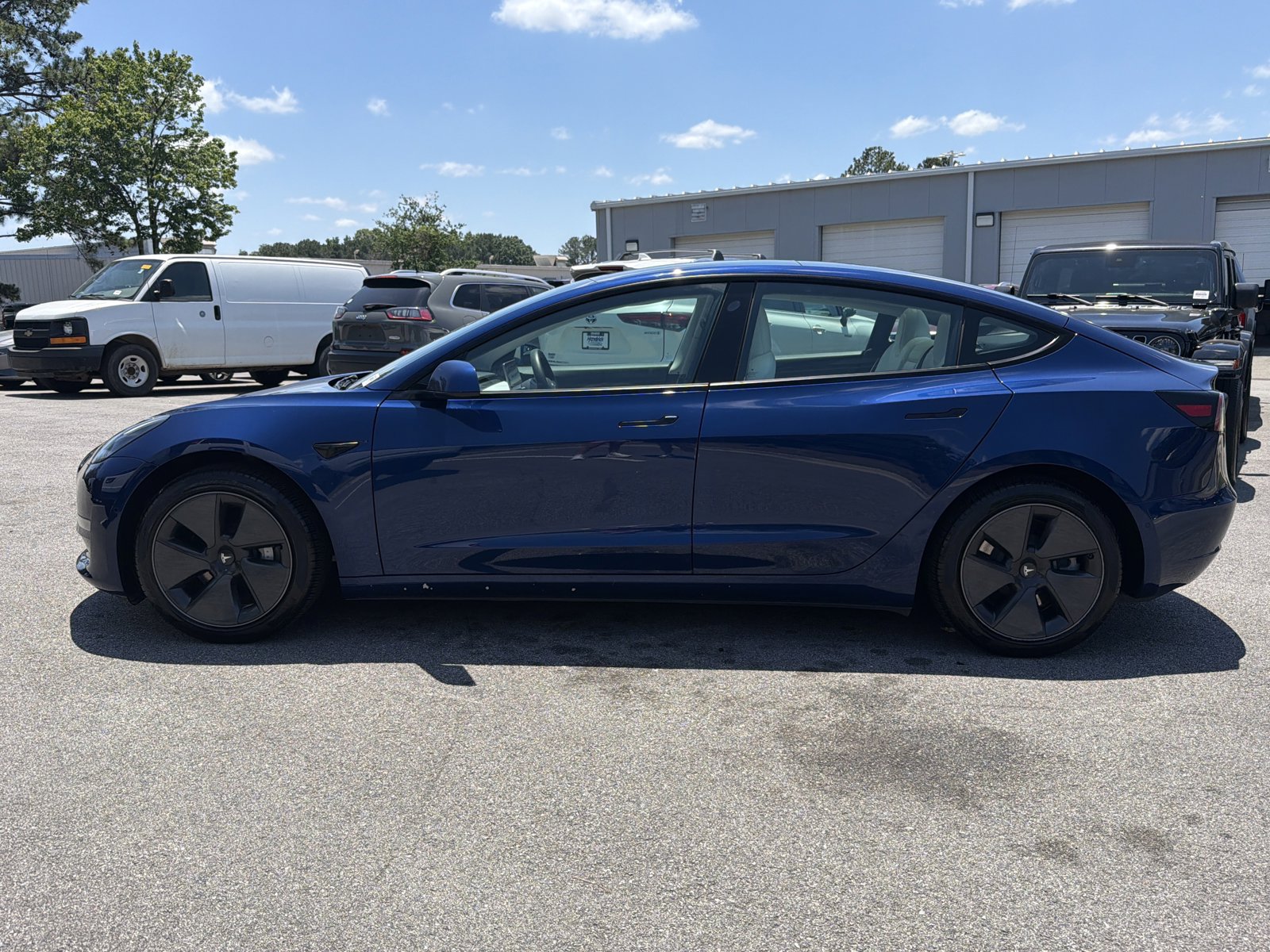 Used 2021 Tesla Model 3 Standard Range Plus RWD image 9