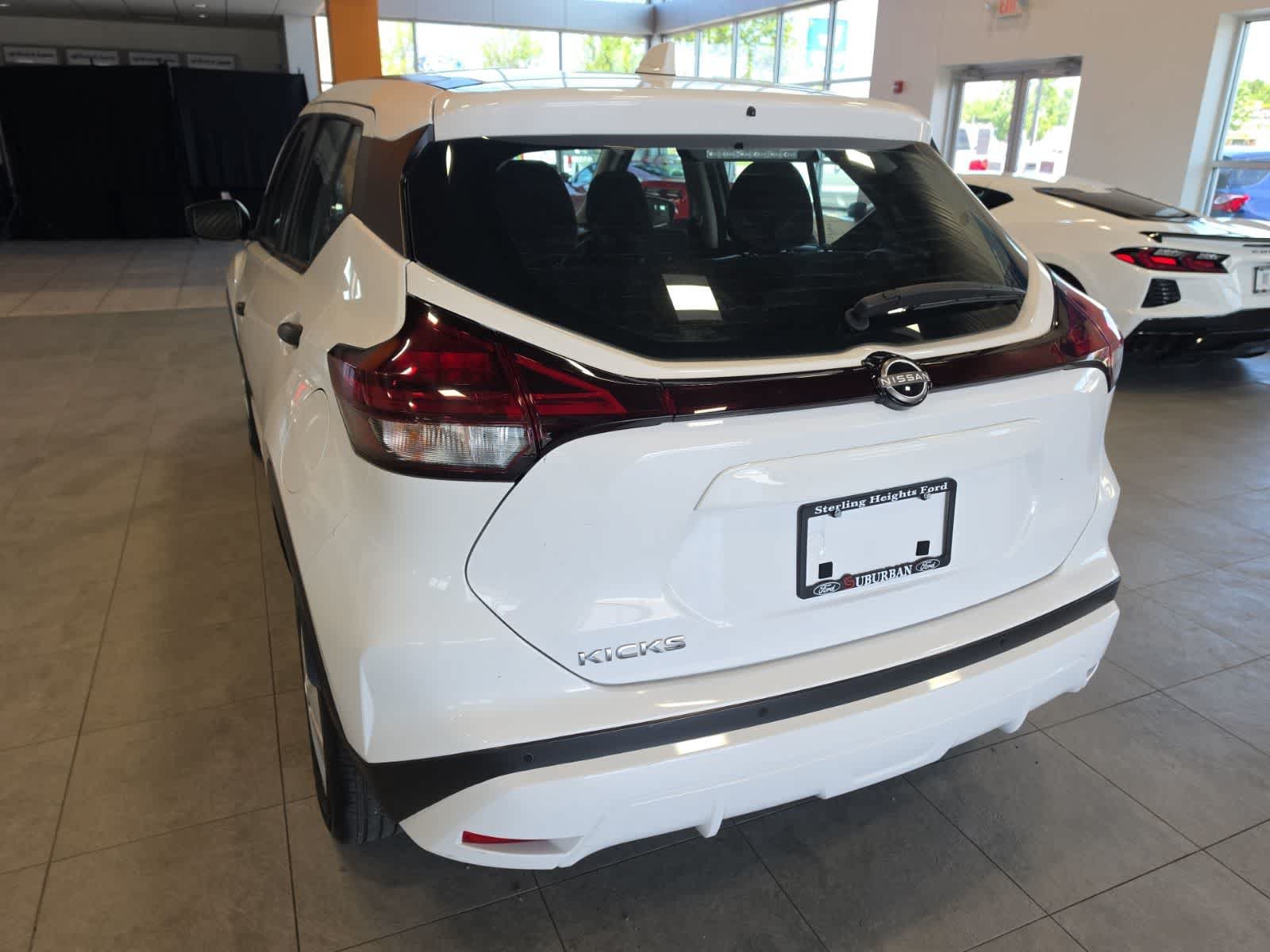 Used 2022 Nissan Kicks S FWD image 10