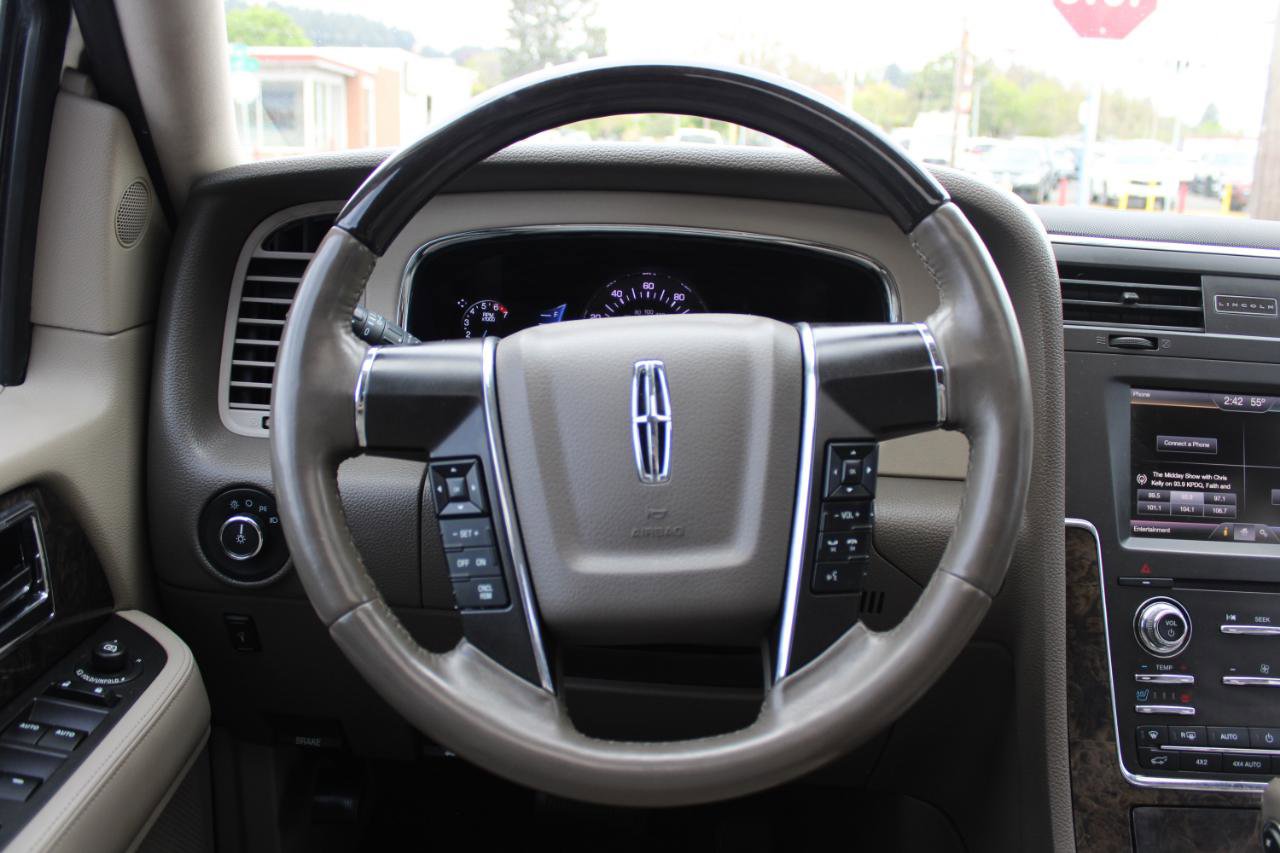 Used 2015 Lincoln Navigator L 4WD image 10