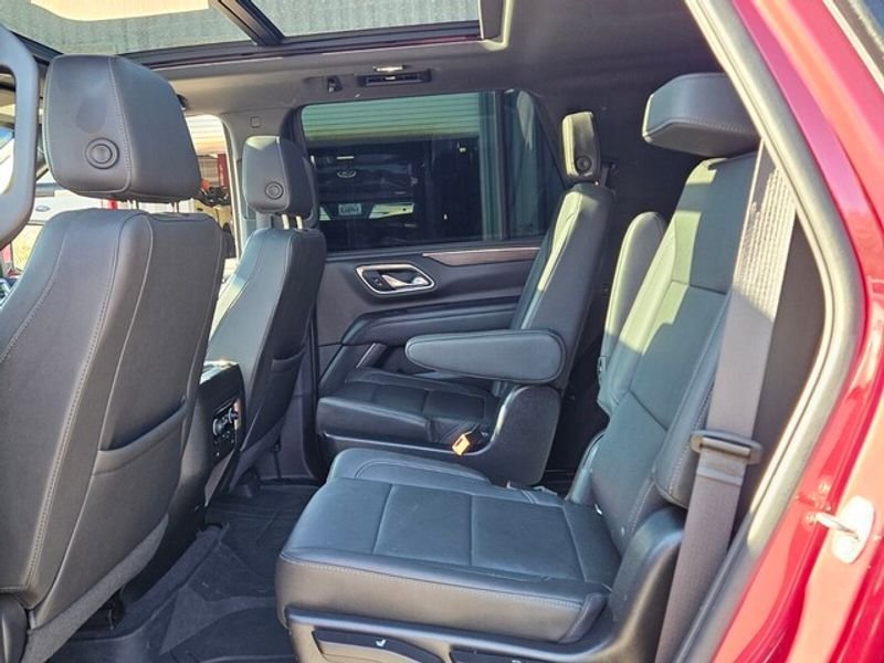 Used 2022 Chevrolet Tahoe Z71 w/ Z71 Off-Road Package AWD/4WD image 7