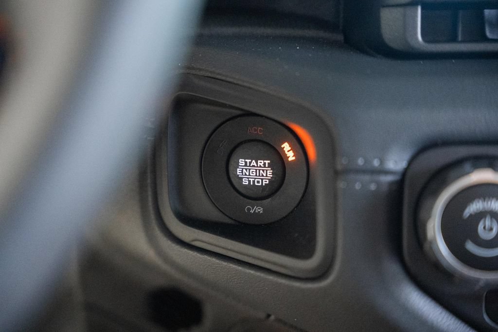 Used 2024 Jeep Gladiator Rubicon AWD/4WD image 28