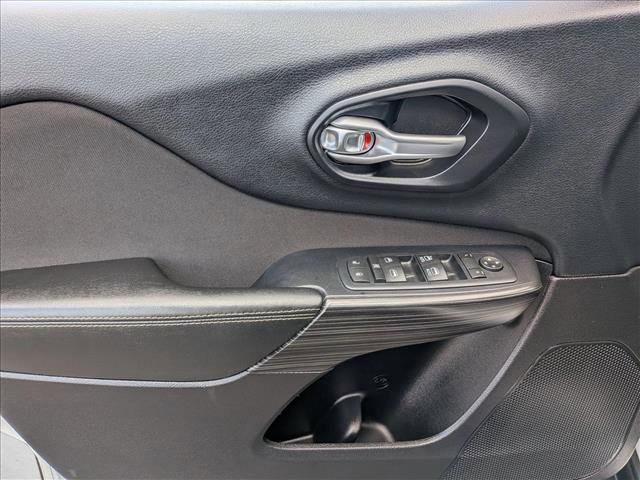 Used 2016 Jeep Cherokee Latitude image 10