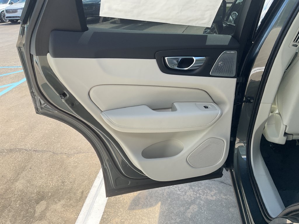 New 2027 Volvo XC60 B5 Ultra AWD/4WD image 13