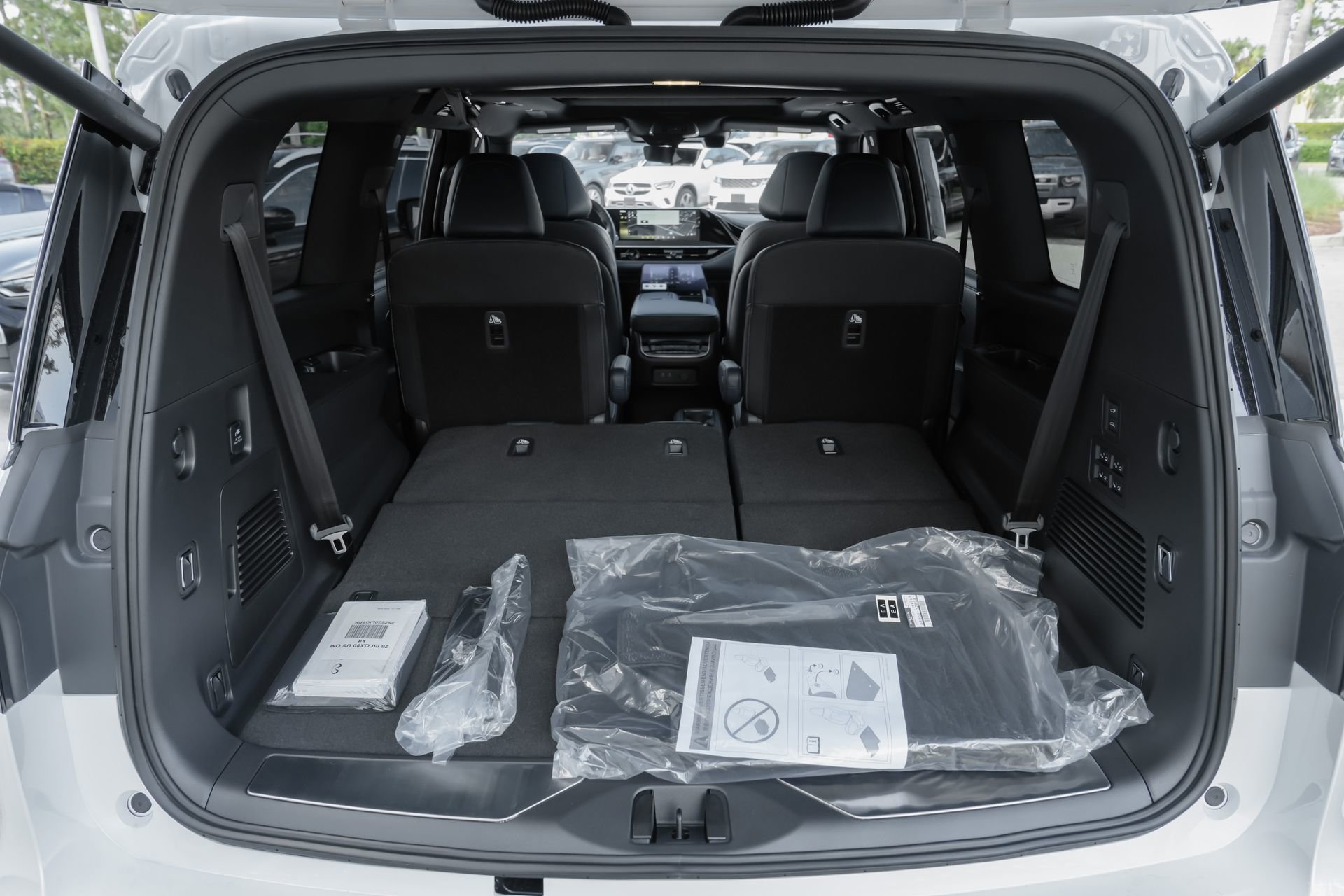 New 2026 INFINITI QX80 4WD w/ Sport Exterior Package image 32