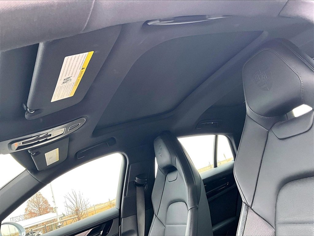 Used 2025 Porsche Panamera image 18