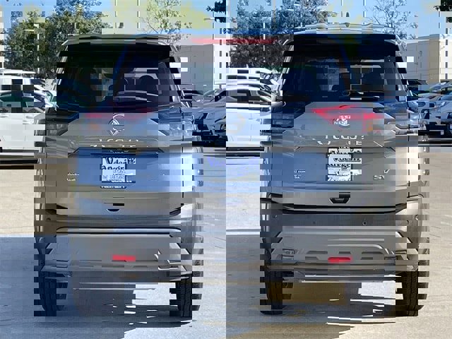 Used 2023 Nissan Rogue SV image 5