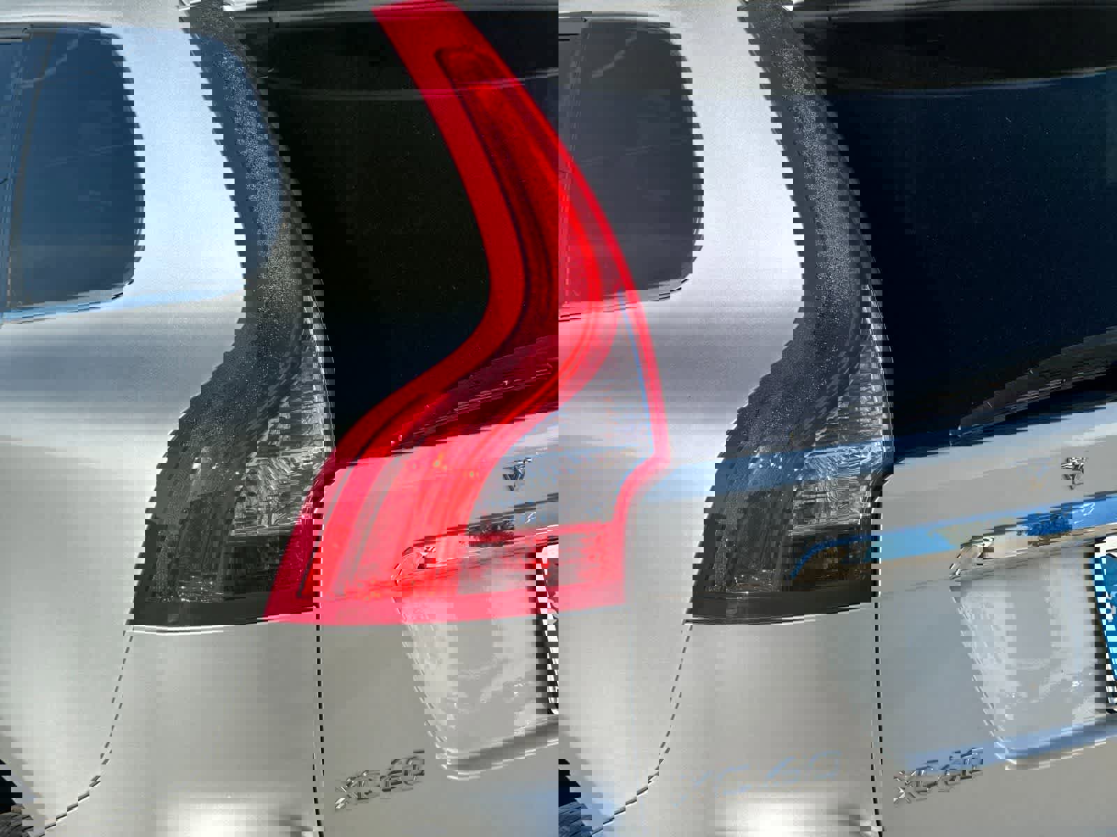 Used 2015 Volvo XC60 T6 Platinum image 26