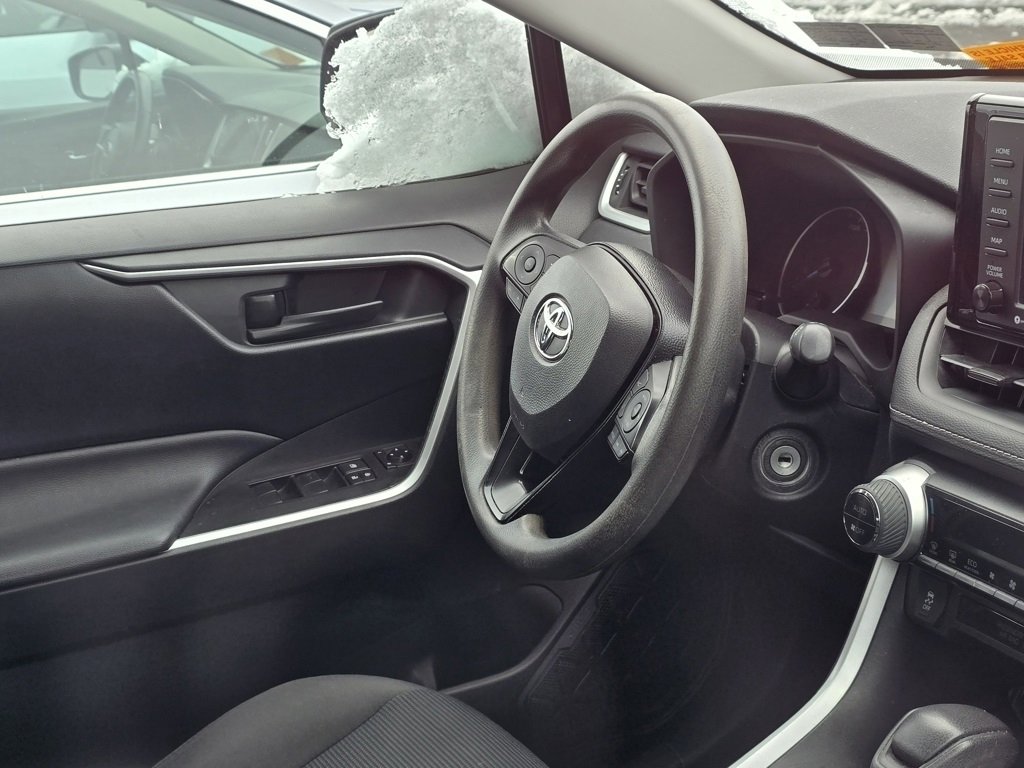 Used 2020 Toyota RAV4 LE image 15