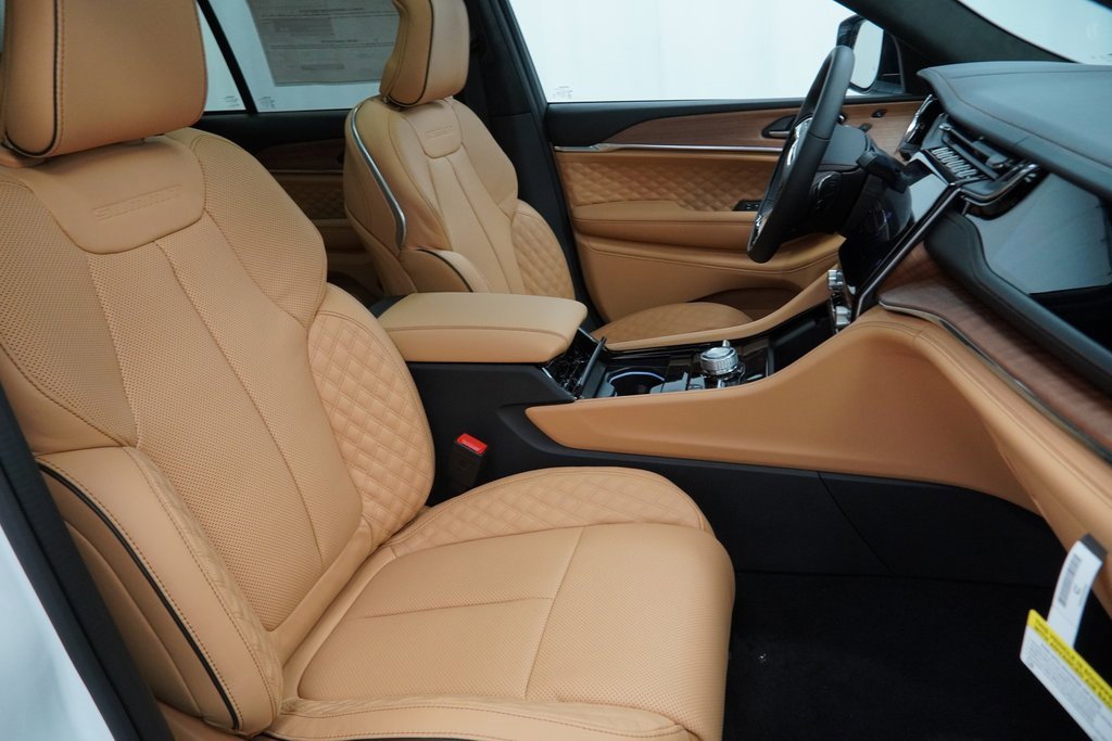 New 2025 Jeep Grand Cherokee Summit image 35