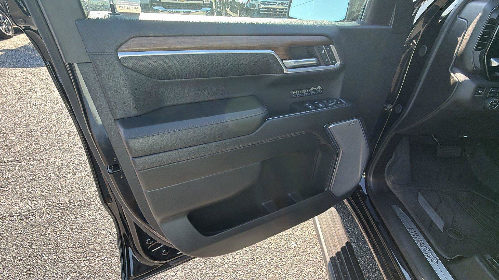 Used 2024 Chevrolet Silverado 1500 High Country w/ Midnight Edition AWD/4WD image 15