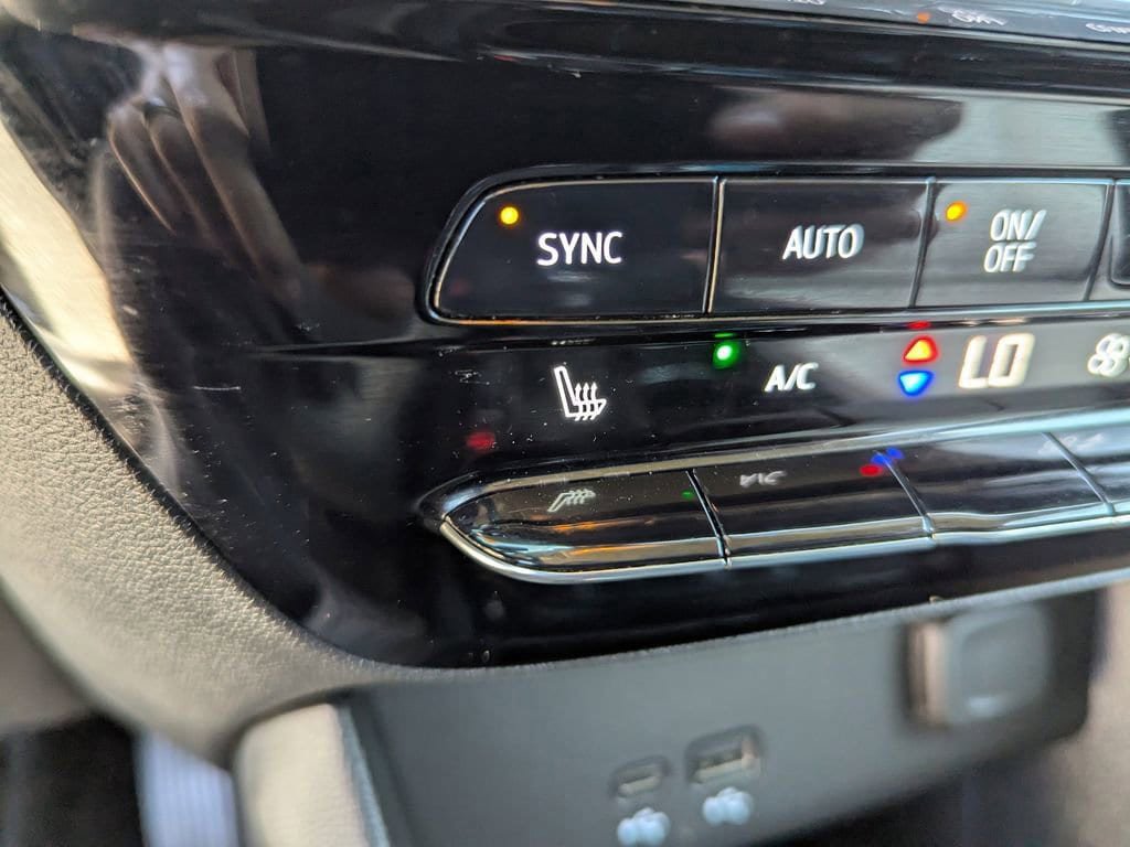 Used 2024 Buick Encore GX Avenir w/ Avenir Technology Package image 22