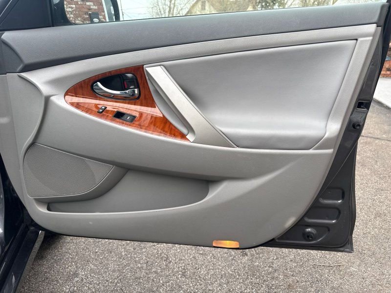 Used 2010 Toyota Camry XLE FWD image 15