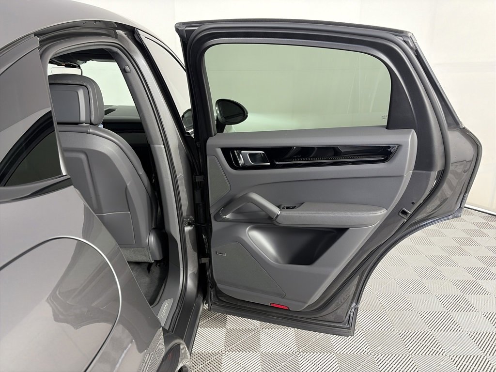 Used 2020 Porsche Cayenne image 26
