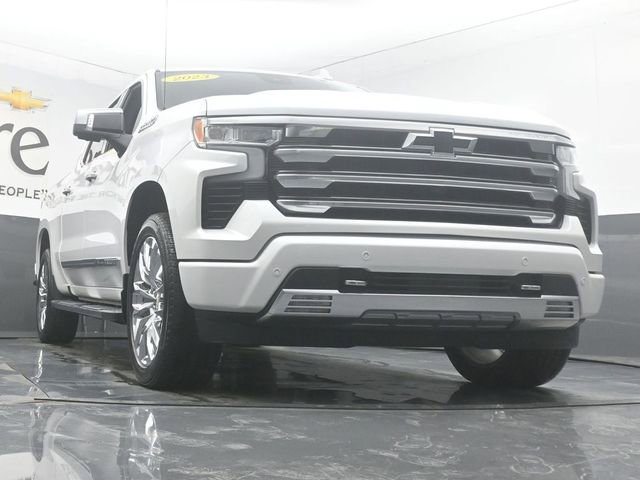 Used 2023 Chevrolet Silverado 1500 High Country w/ High Country Premium Package AWD/4WD image 3