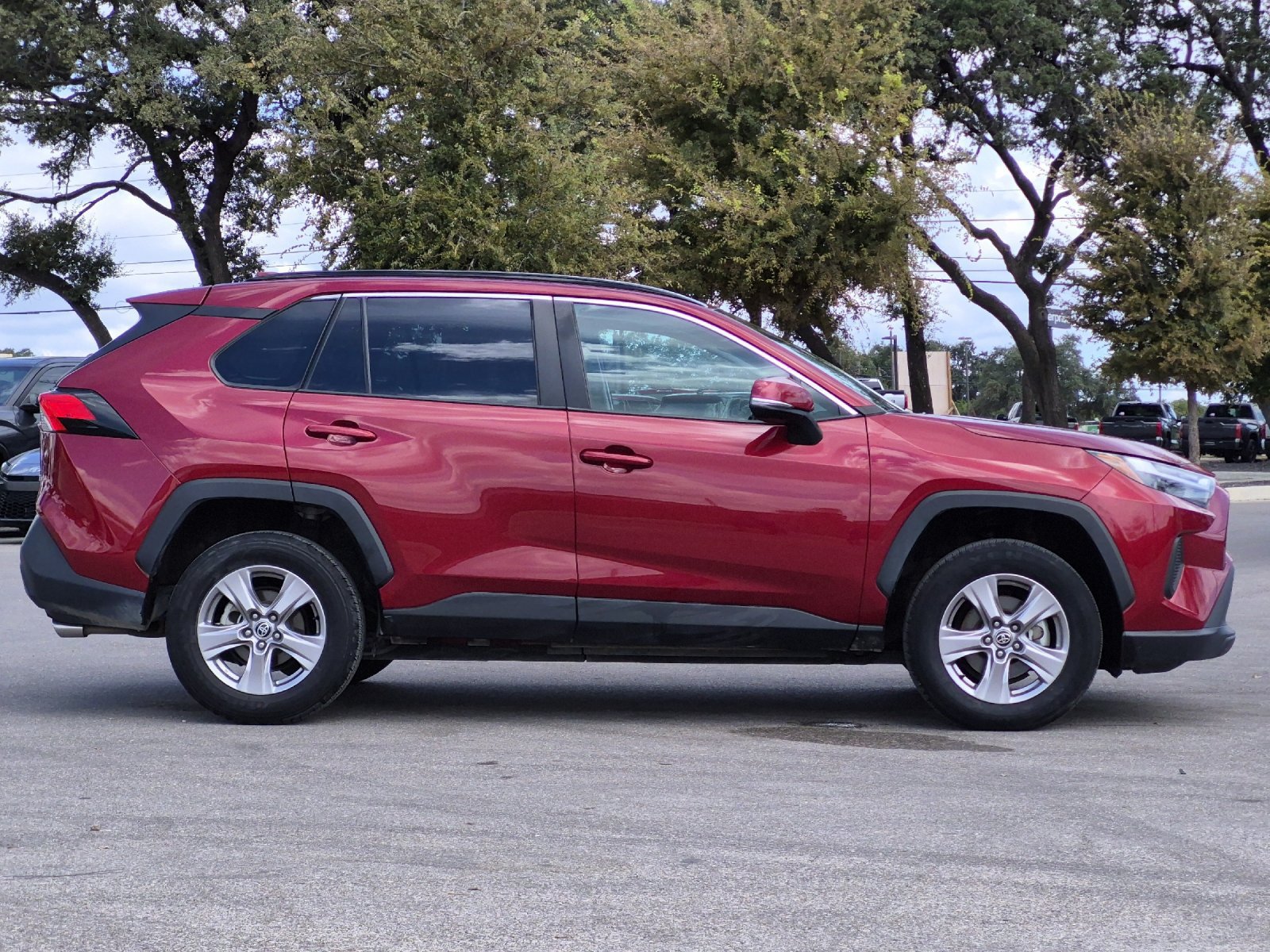 Used 2025 Toyota RAV4 XLE FWD image 6