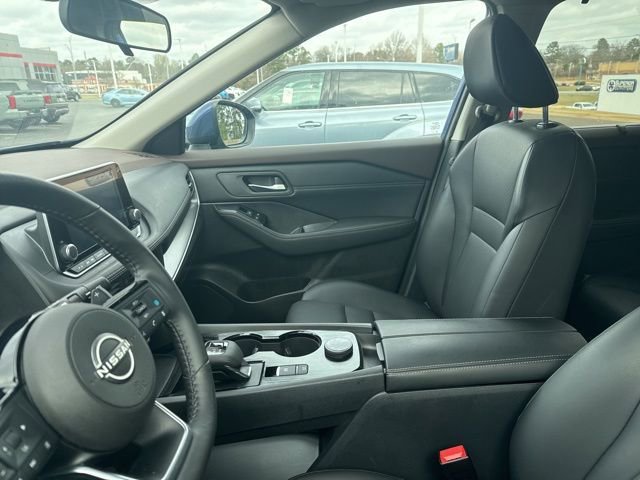 Used 2023 Nissan Rogue SV w/ SV Premium B Package image 6