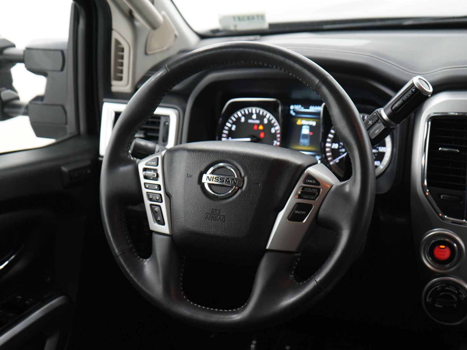 Used 2017 Nissan Titan PRO-4X w/ Pro-4x Convenience Package AWD/4WD image 14