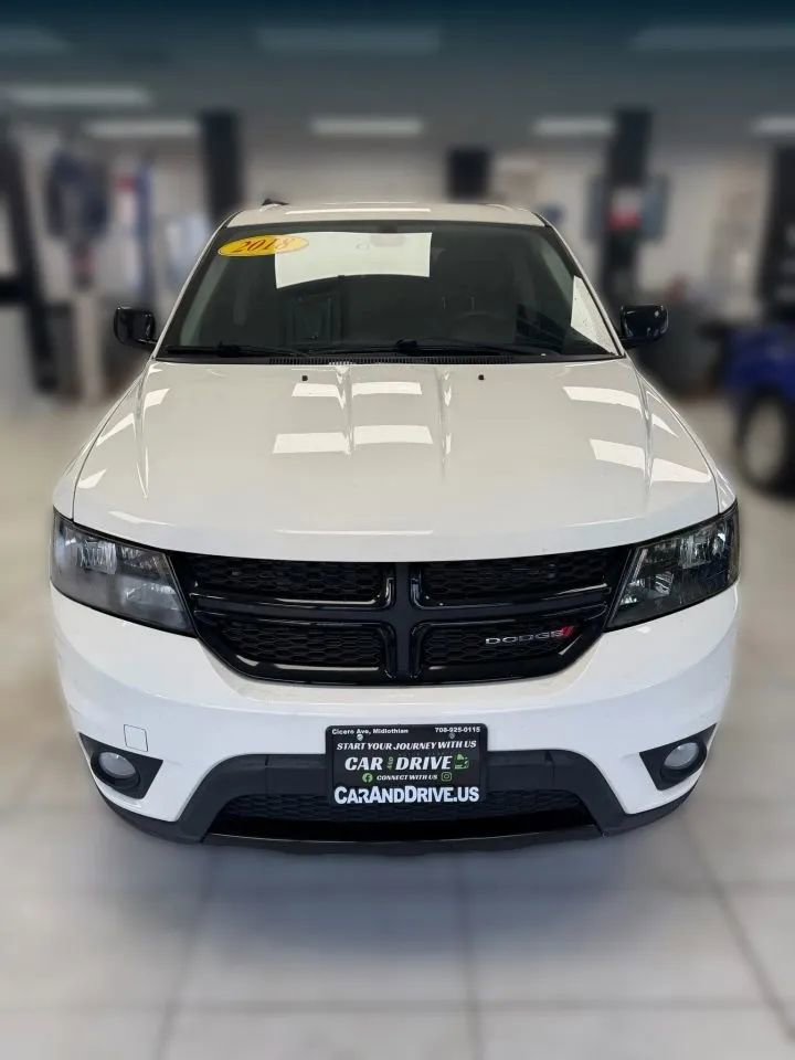 Used 2018 Dodge Journey SXT w/ Blacktop Package image 2