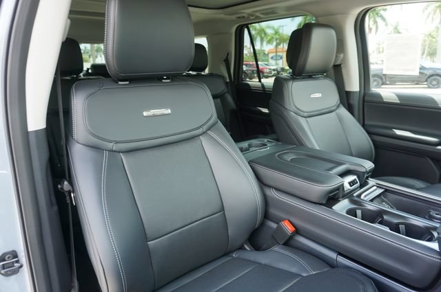New 2027 Ford Expedition Platinum w/ Driver's Package AWD/4WD image 2