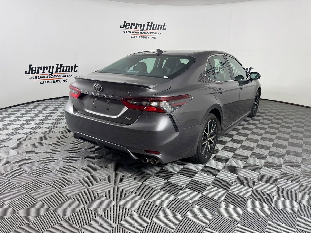 Used 2024 Toyota Camry SE w/ Convenience Package image 8