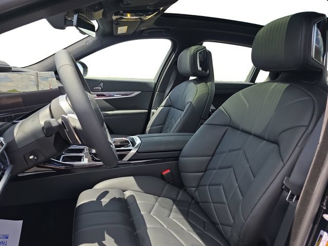 New 2026 BMW 750e xDrive AWD/4WD image 13