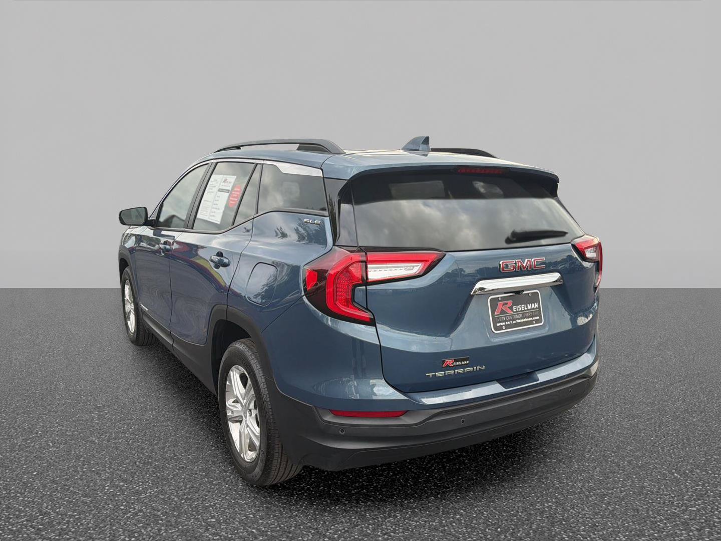 Certified 2024 GMC Terrain SLE w/ Driver Convenience Package FWD image 7