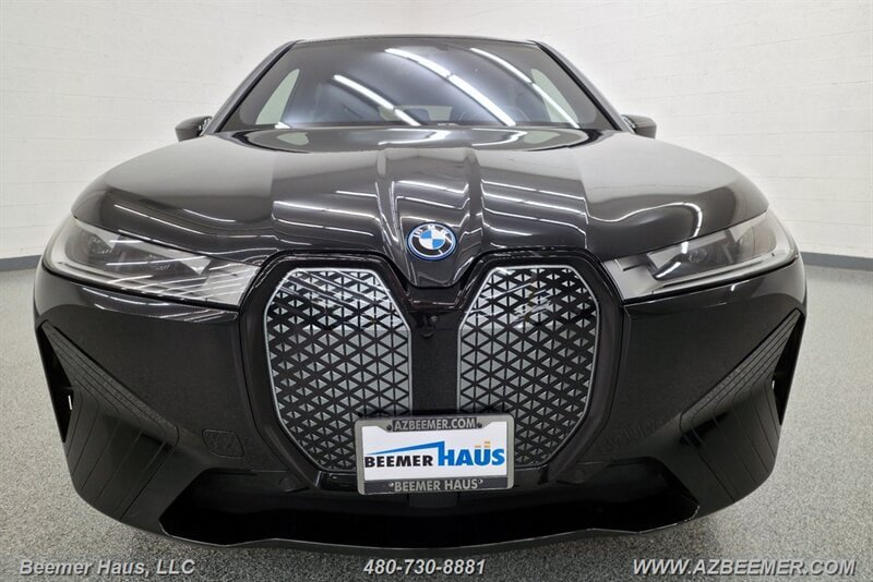 Used 2024 BMW iX xDrive50 w/ Premium Package AWD/4WD image 10