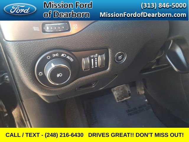 Used 2019 Jeep Cherokee Overland w/ Technology Group AWD/4WD image 6
