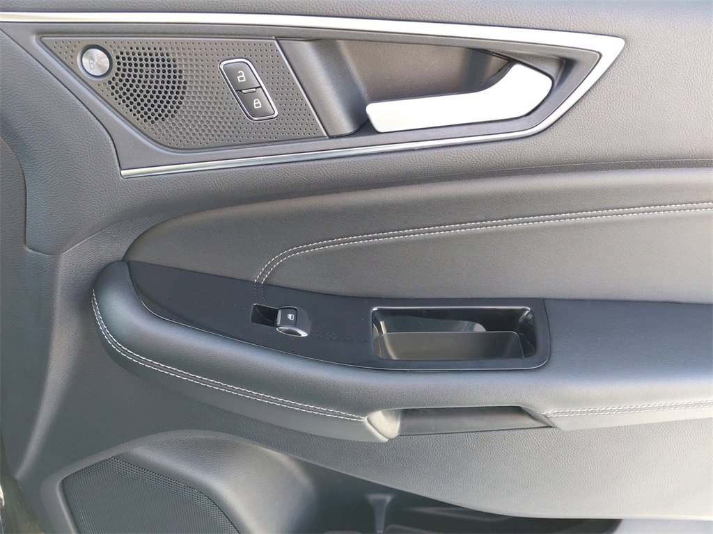 Used 2020 Ford Edge Titanium w/ Class II Trailer Tow Package image 18
