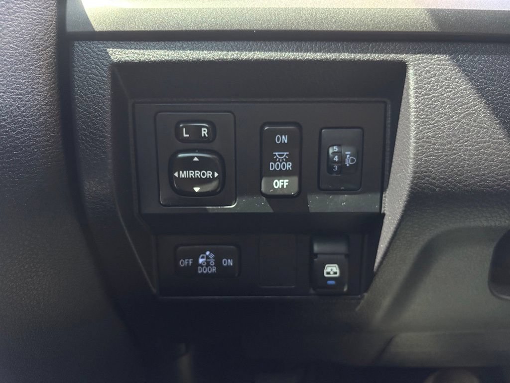 Used 2016 Toyota Tundra SR5 w/ SR5 Upgrade Package AWD/4WD image 39