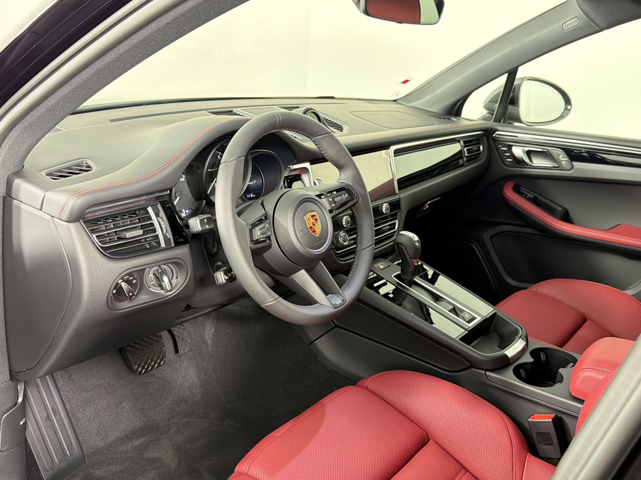 New 2026 Porsche Macan AWD/4WD image 4