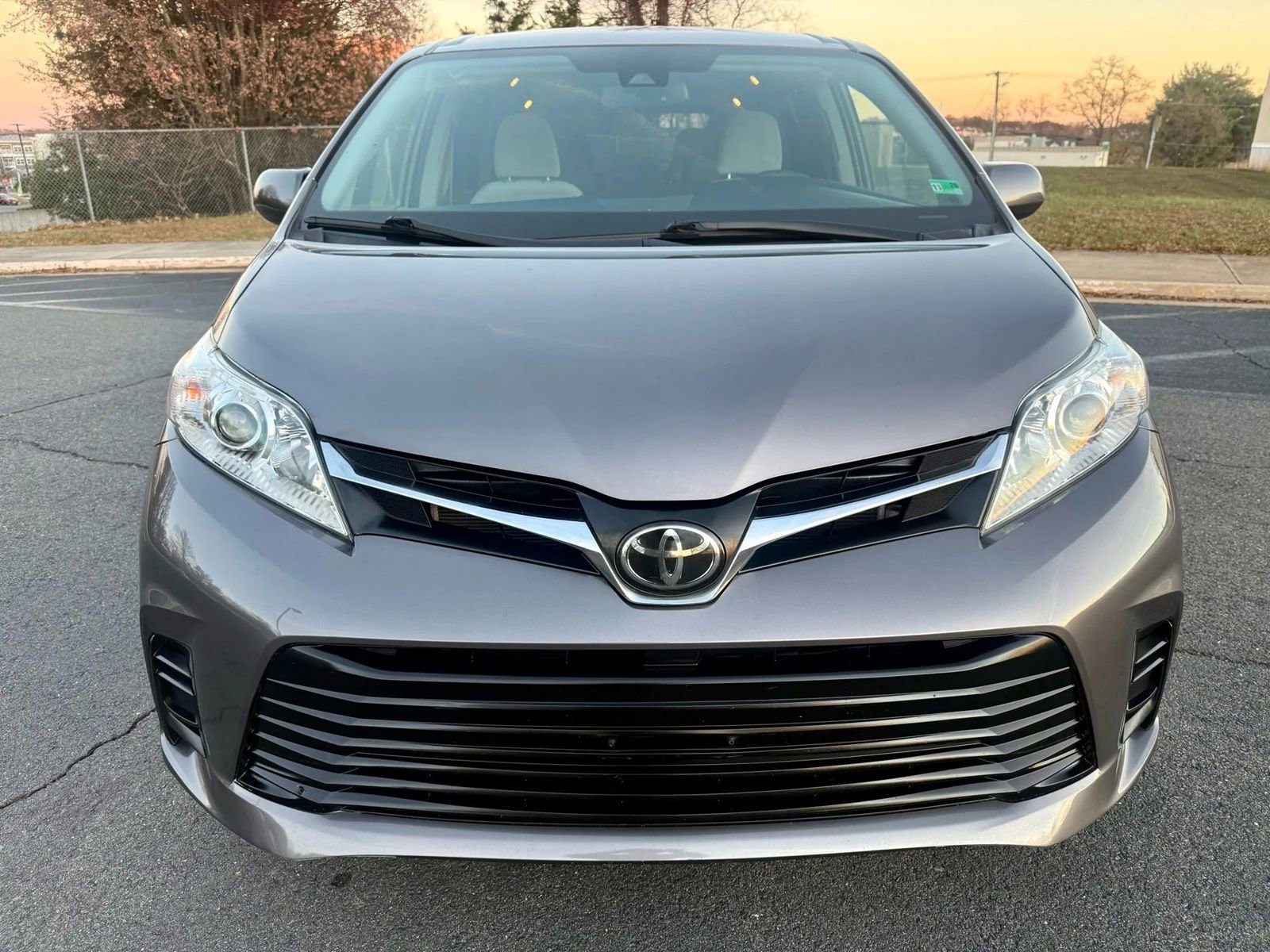 Used 2020 Toyota Sienna LE image 2