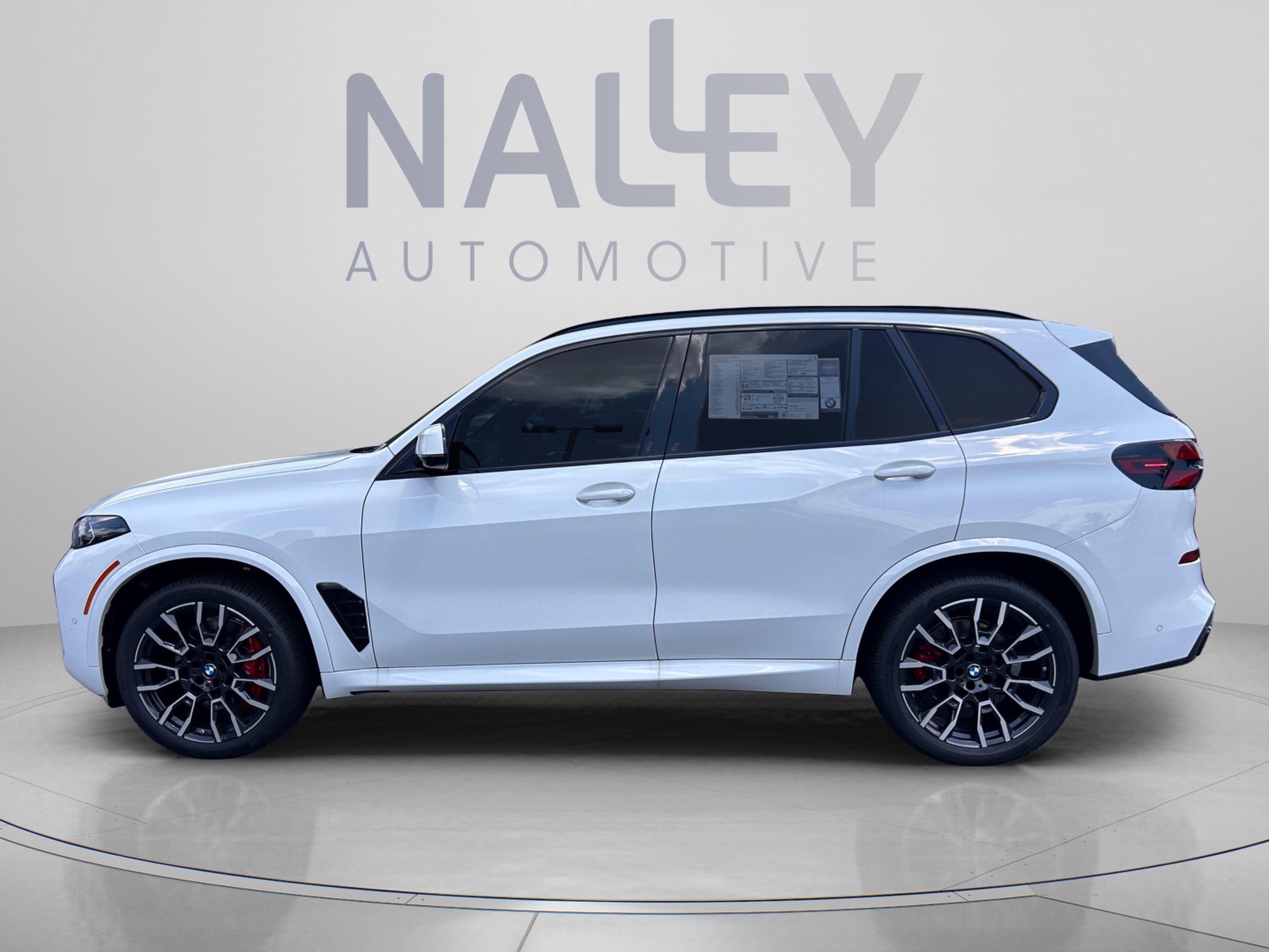 New 2026 BMW X5 xDrive40i w/ M Sport Package AWD/4WD image 2