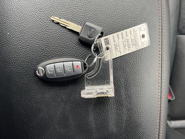 Used 2018 Nissan Titan SL w/ Midnight Edition image 38