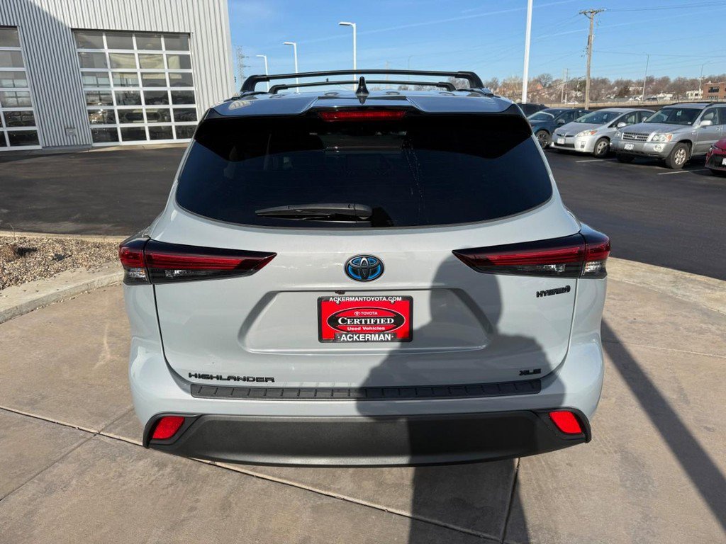Used 2024 Toyota Highlander XLE image 9