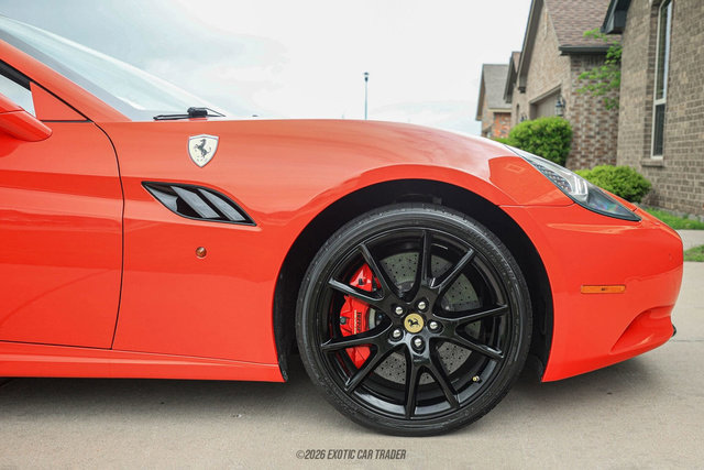 Used 2012 Ferrari California RWD image 11