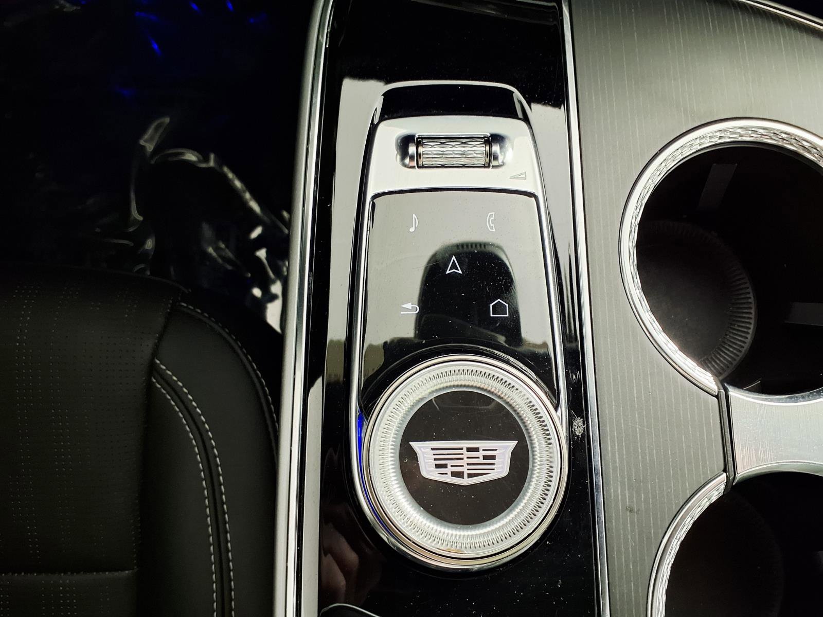 Certified 2024 Cadillac Lyriq Luxury AWD/4WD image 21