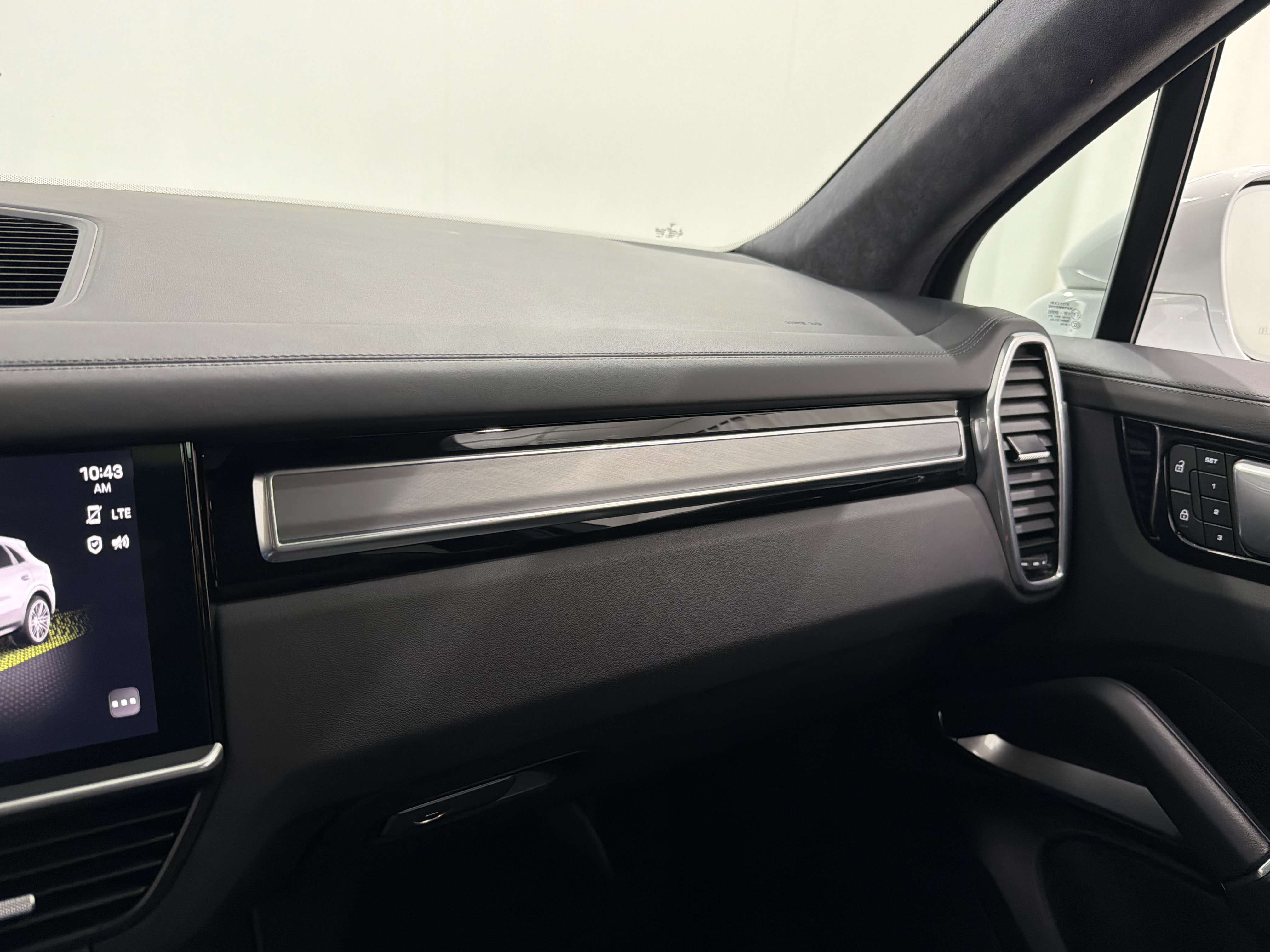 Certified 2023 Porsche Cayenne Turbo S image 59