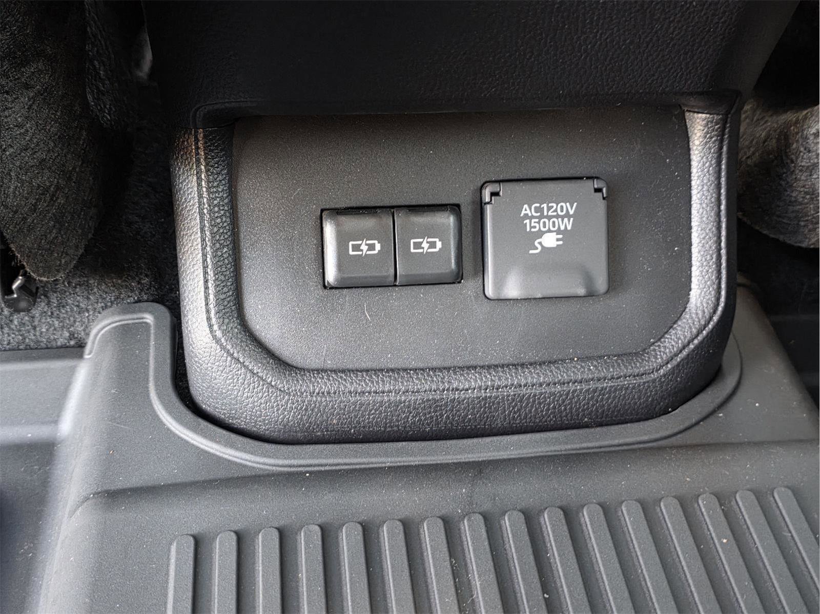 Used 2025 Toyota Highlander Platinum image 12