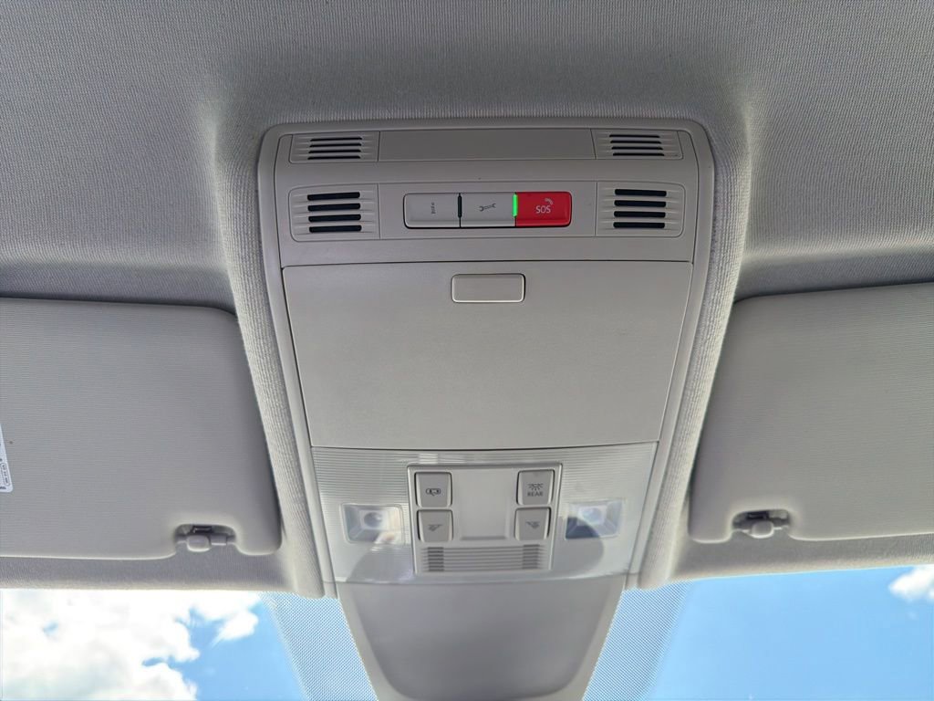 Used 2023 Volkswagen Tiguan SE FWD image 38