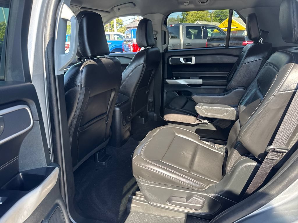Used 2024 Ford Explorer XLT w/ Equipment Group 202A AWD/4WD image 18