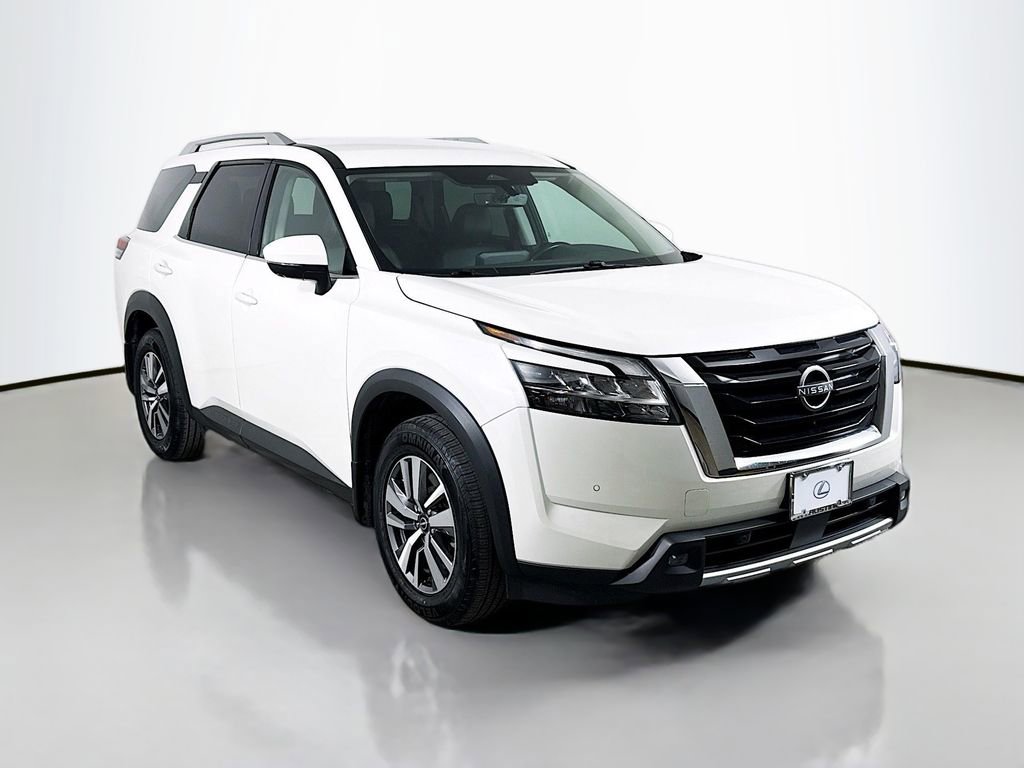 Used 2023 Nissan Pathfinder SL image 3