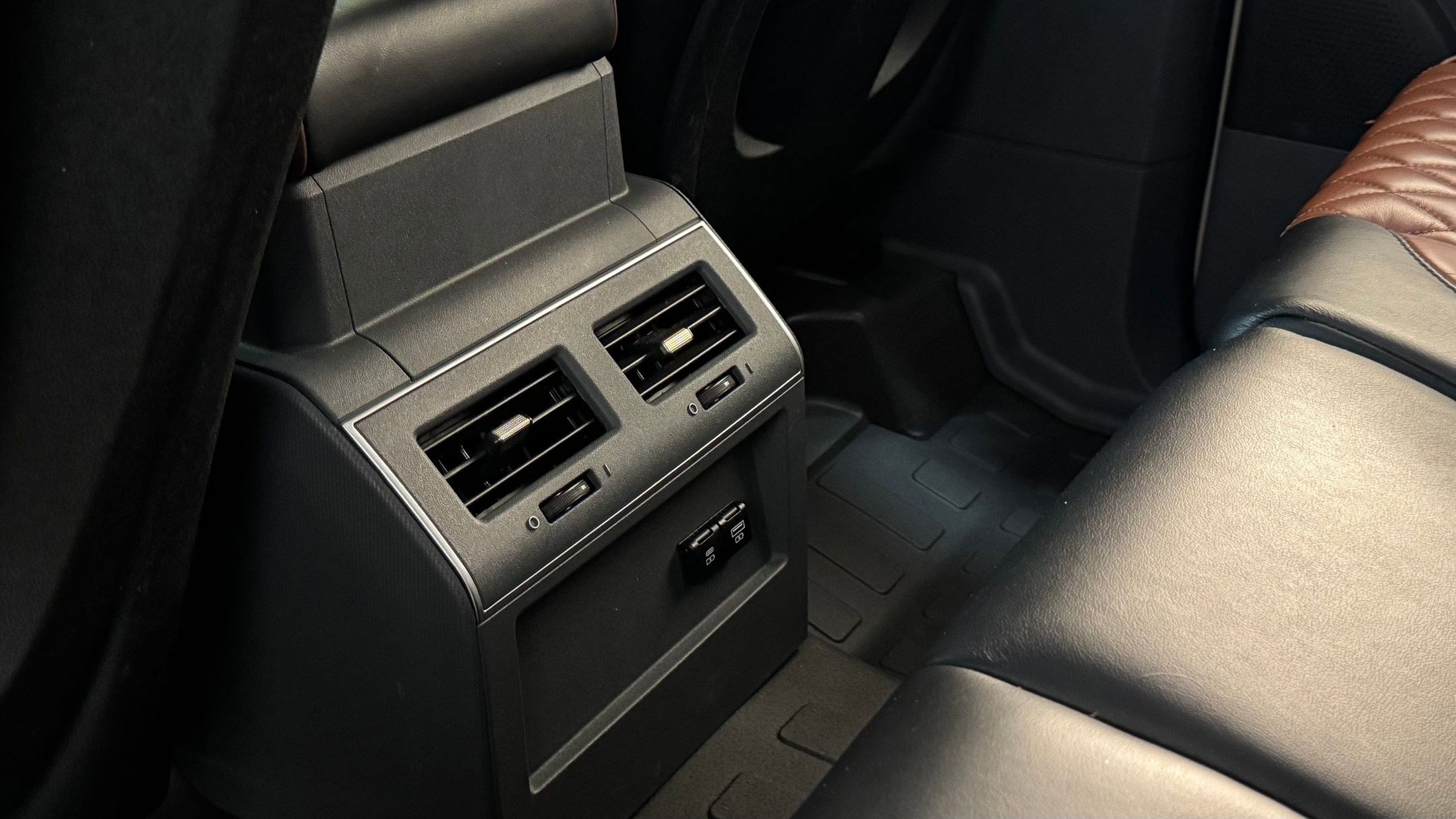 Used 2024 INEOS Grenadier Fieldmaster Edition image 23