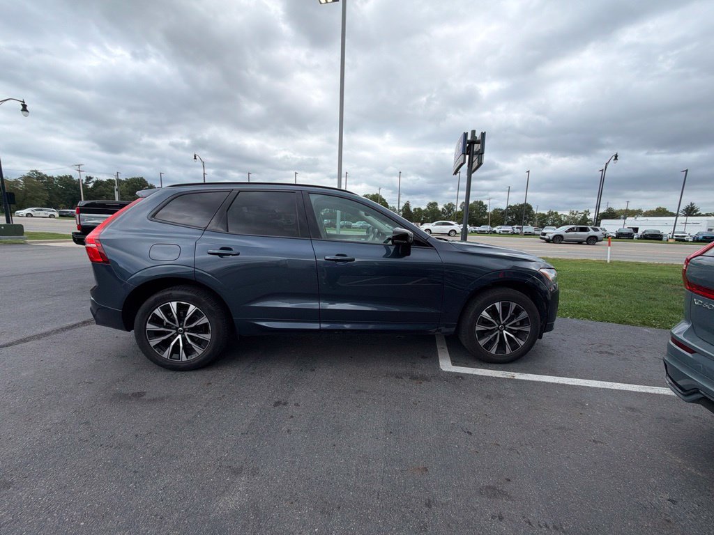 Used 2024 Volvo XC60 B5 Core w/ Protection Package Premier AWD/4WD image 2
