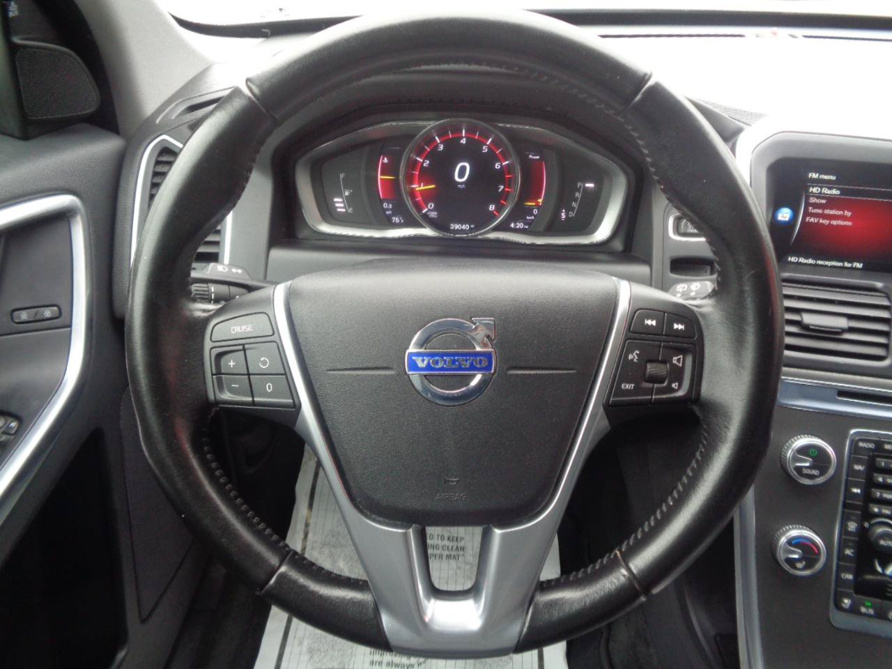 Used 2016 Volvo XC60 T6 w/ Proximity Package AWD/4WD image 37