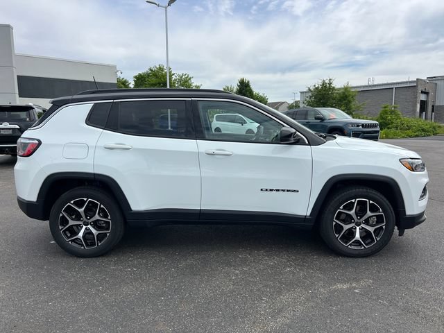 Certified 2025 Jeep Compass Limited AWD/4WD image 9