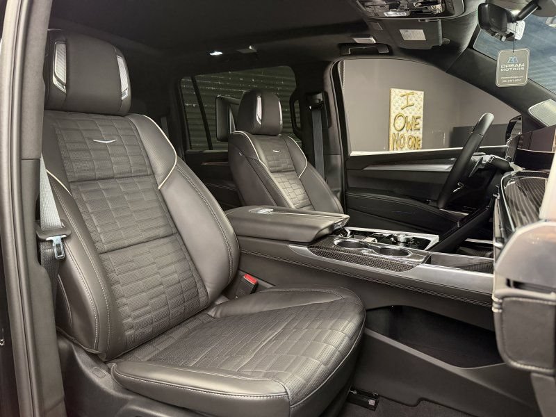 Used 2026 Cadillac Escalade ESV V AWD/4WD image 19