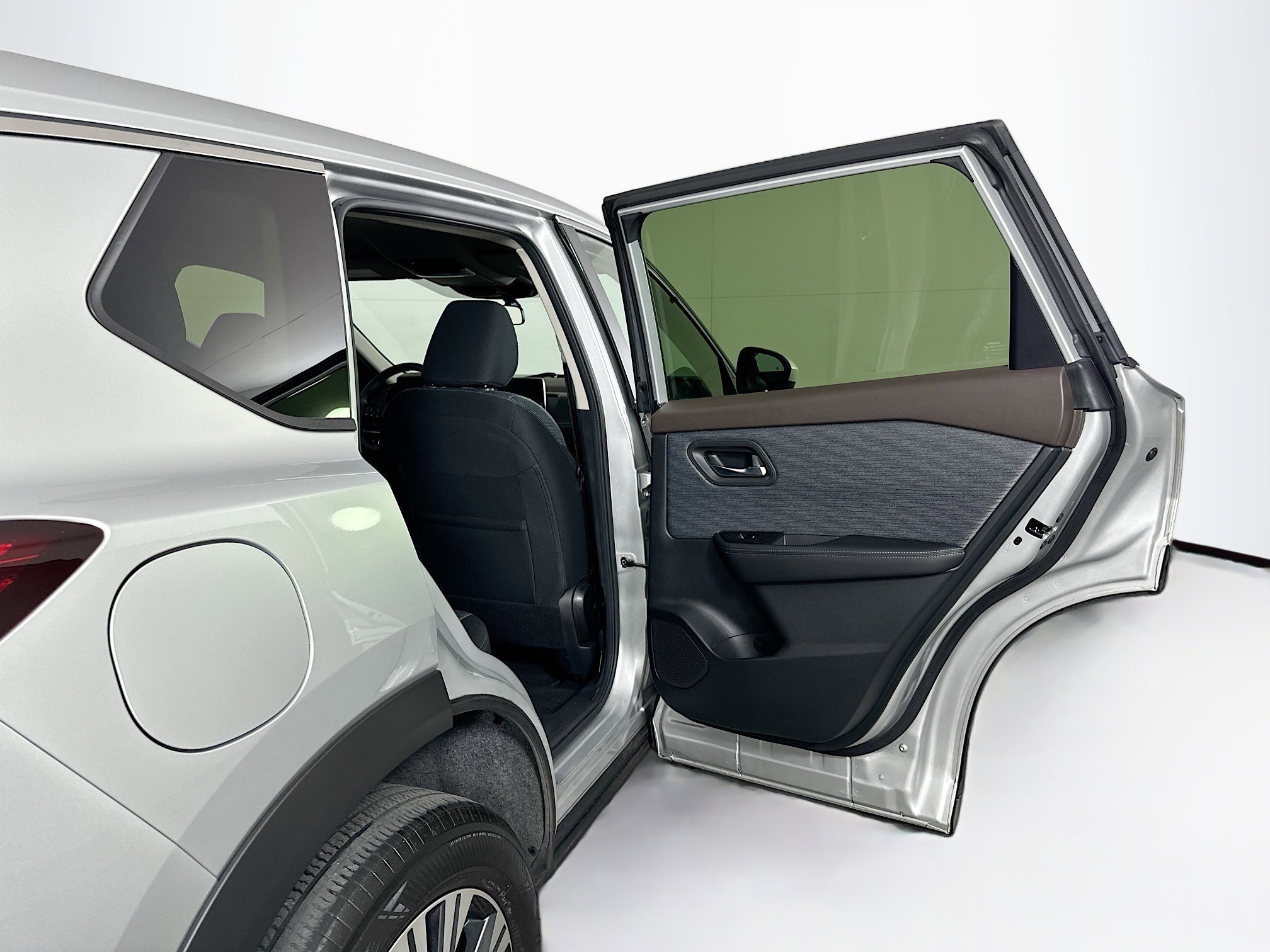 Used 2023 Nissan Rogue SV image 28